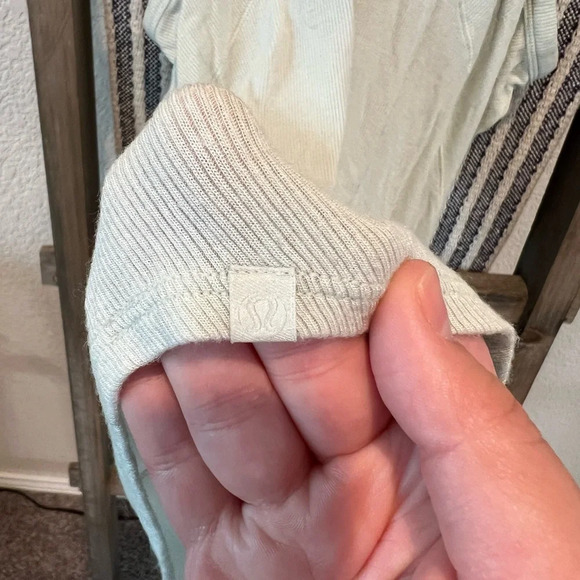 Lululemon women’s ribbed crew neck tank top size small - Picture 6 of 6